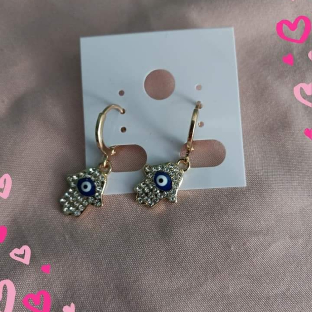 Aretes de ojitos de mano